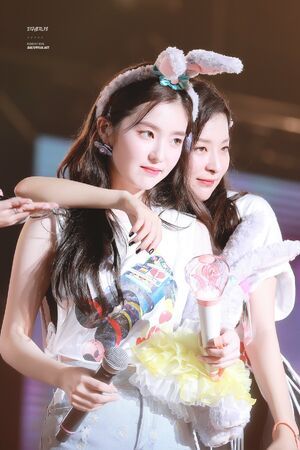 Photo : Irene & Seulgi