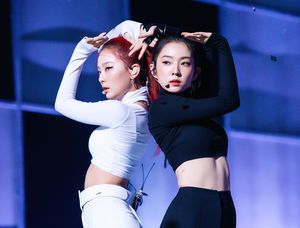 Photo : Seulgi and Irene