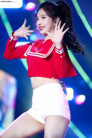 Photo : Joy looking gorgeous!