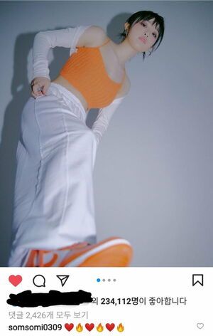 Photo : 210625 Somi Comment On Yena's Post