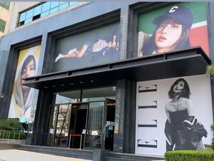 Photo : Lisa with ELLE Korea on JTBC Plus Building in Gangnam
