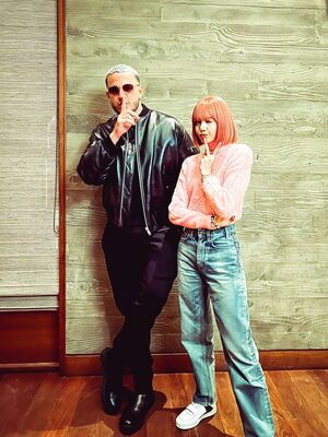 Photo : DJ Snake Twitter Update with Lisa