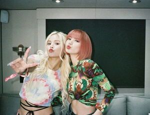 Photo : Sorn & Lisa - CLC & BLACKPINK