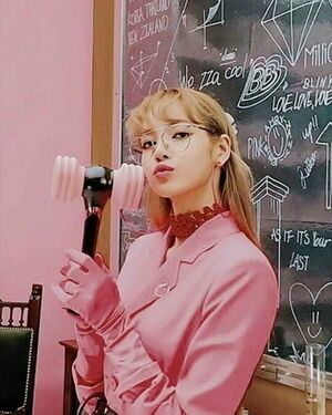 Photo : Lisa DDU-DU DDU-DU