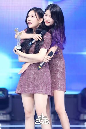 Photo : Sowon & her little Umji!