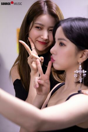 Photo : Sowon & her baby Eunha!