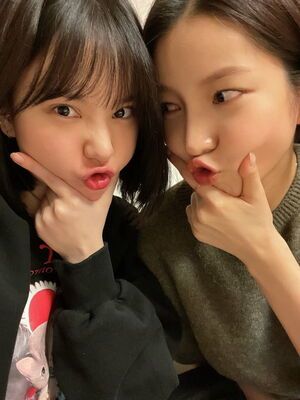 Photo : Sowon and Eunha (Kim So Jeong VLive Chat Room)