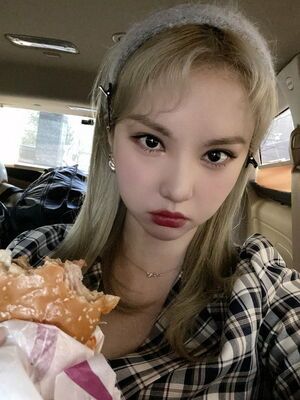 Photo : Eunha Weverse Update