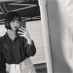 Photo : An old selca from Eunha (Weverse)