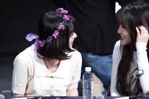 Photo : Eunha & Yuju cuties!