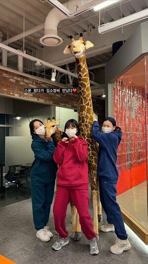 Photo : SinB Instagram Story with Eunha & Umji