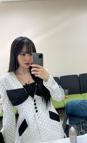 Photo : Yuju Twitter Update (Get It Beauty CLEAN)