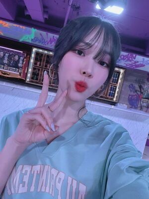 Photo : Yuju Twitter Update (Chancellor's Midnight Show)