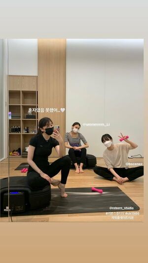 Photo : Lee Suji Instagram Story with SinB & Umji