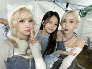 Photo : Eunha, Umji and SinB