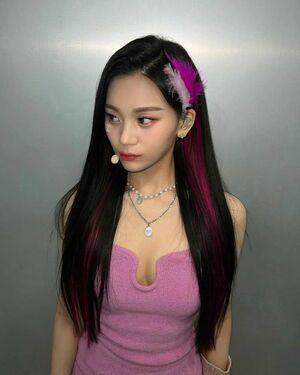 Photo : Umji - VIVIZ (Frmr GFriend)