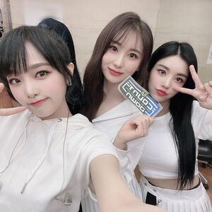 Photo : 210225 MCountdown Twitter Update With Choi Yena, Lee Chaeyeon, And Kwon Eunbi