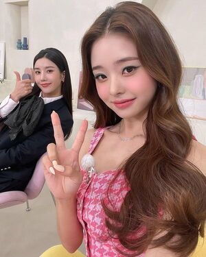 Photo : 210824 dear.zia Instagram Update with Kwon Eunbi