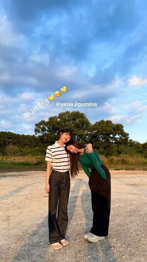 Photo : 210929 Kwon Eunbi Instagram Story Update with Choi Yena