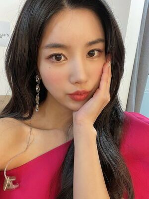 Photo : 211218 - my_seezn Twitter Update with Kwon Eunbi 2