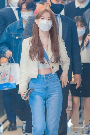 Photo : 210429 Miyawaki Sakura @ Incheon Airport