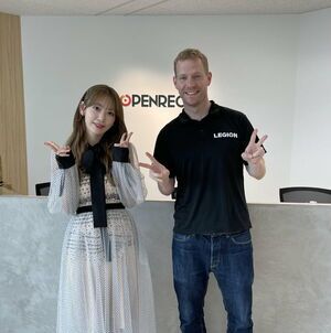 Photo : 210606 David Bennet Twitter Update With Miyawaki Sakura @ Apex Legend Tournament