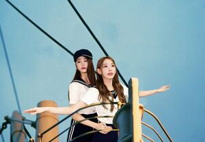 Photo : 220624 Yunjin And Sakura In The Newest Titanic Movie
