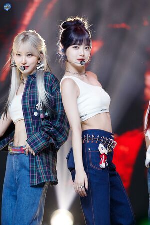 Photo : Sakura and Eunchae