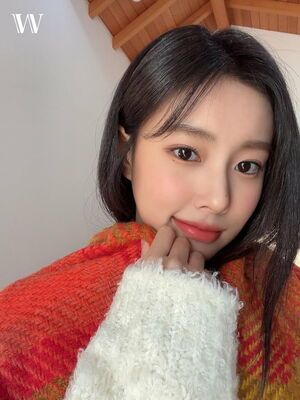 Photo : 220112 KLKTN Kang HyeWon Selfie NFT