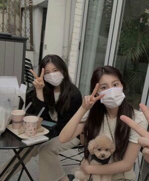 Photo : 210612 - Kang Hyewon with Lee Chaeyeon