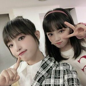 Photo : Yena and Chaewon