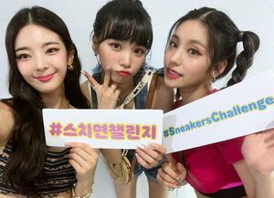 Photo : 220724 ITZY Twitter Update with Kim Chaewon (feat. Yeji & Lia)