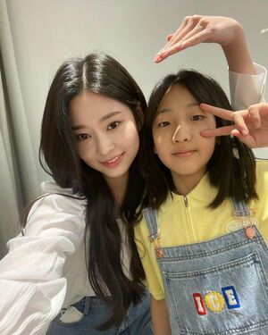 Photo : 210613 Kid Instagram Selfie With Minju