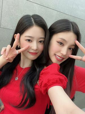 Photo : Minju & Yeji