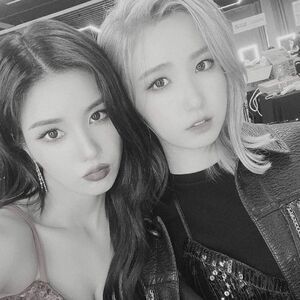 Photo : Eunbi & Hitomi