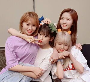 Photo : Chaewon, Yujin, Hitomi and Yena