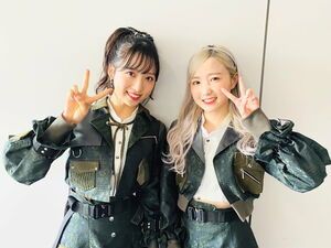 Photo : 211205 - AKB48 Staff Twitter Update with Honda Hitomi (& Yui Oguri)