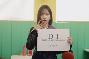 Photo : 211006 Jo YuRi 1st Single Album ‘Glassy D-1