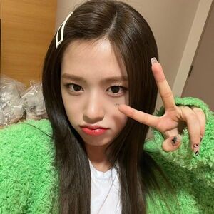 Photo : 211212 IVE Official Twitter Update with An Yujin