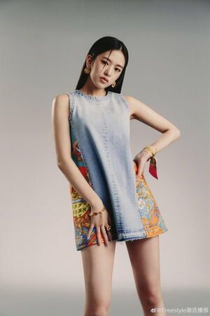 Photo : 220331 Ahn Yujin X VERSACE Spring/Summer 2022