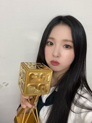 Photo : Yujin ?