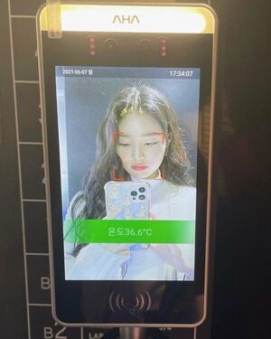 Photo : 210609 Jang Wonyoung Instagram Update