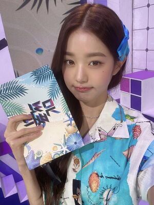 Photo : 220701 KBS Music Bank Twitter Update with Jang Wonyoung