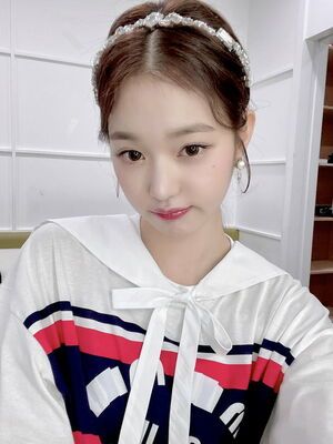 Photo : 220722 IVE Official Twitter Update with Jang Wonyoung