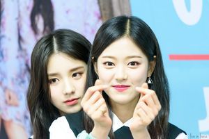 Photo : Heejin & Hyunjin