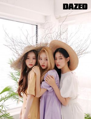 Photo : Heejin, Go Won, & Hyunjin