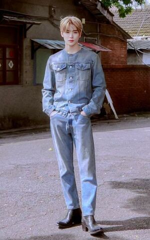 Photo : Canadian tux Jaehyun