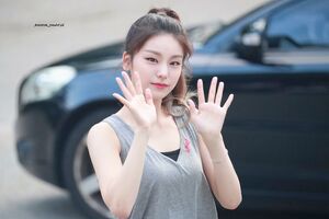 Photo : Happy Yeji Day