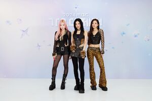 Photo : Giselle, Yeji and Julie