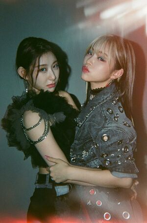 Photo : Chaeryeong and Ryujin